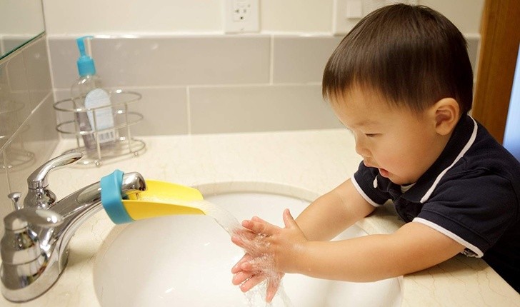 9. Per i bambini che sanno lavarsi le mani da soli ma che non arrivano al rubinetto, un pratico estensore che li farà sentire grandi.