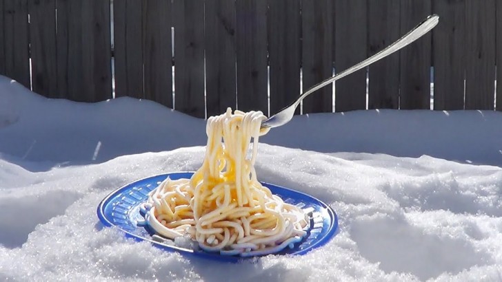 1. C'est ce que vous risquez lorsque vous mangez des spaghettis à 60 degrés sous zéro...