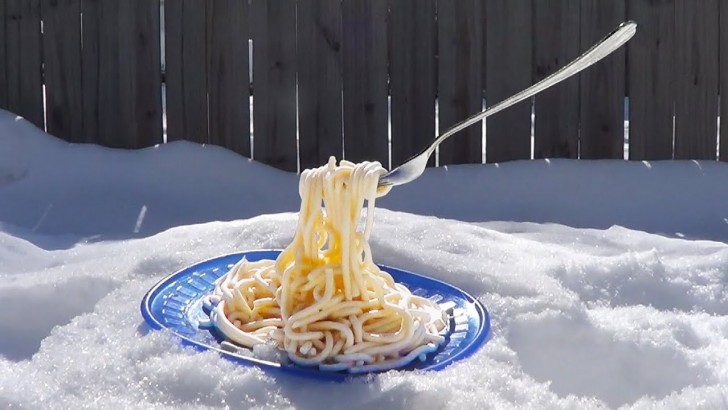 1. Dit is wat je riskeert als je spaghetti eet bij 60 graden onder nul...