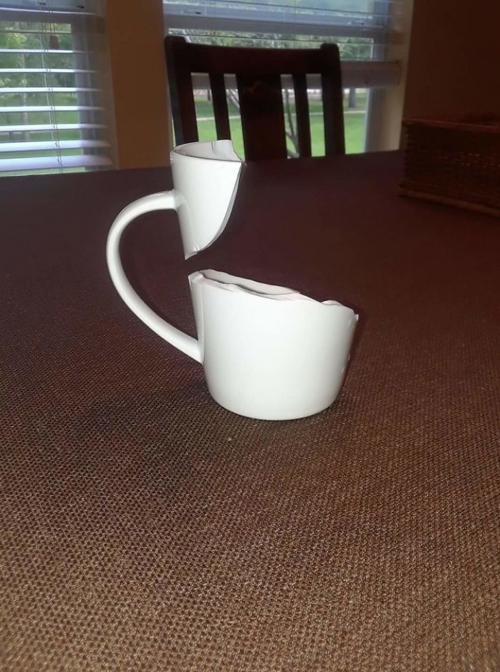 2. Il modo in cui si è rotta questa tazza è incredibile!
