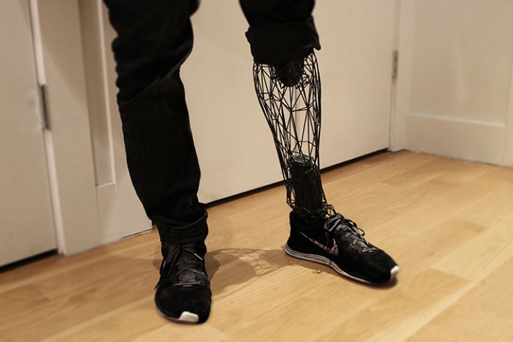 2. Una futuristica protesi per la gamba...