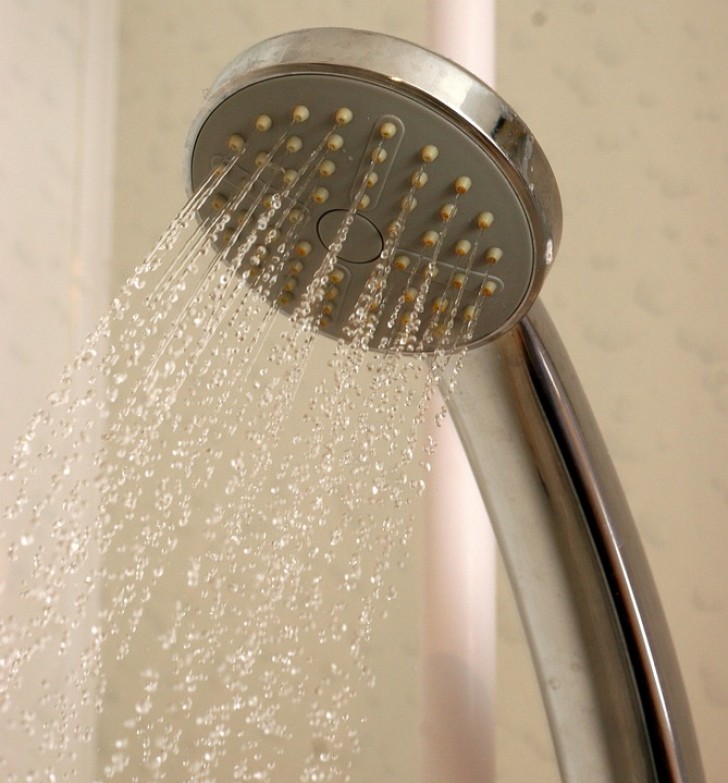 Do you shower with very hot water? You could be putting your health at risk, here is why! - 2