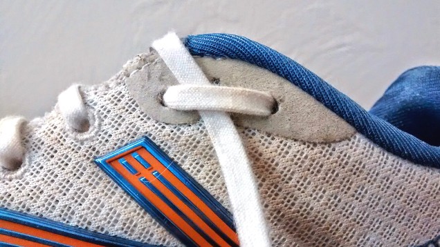 Per prevenire le bolle o le vesciche che si formano sui nostri piedi se corriamo, aggiungiamo un "merletto" all'ultimo foro delle nostre scarpe: proteggono i piedi dallo sfregamento!