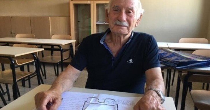 Com 83 anos este vovô decidiu pegar o diploma do ensino fundamental para ler as histórias para seus netos - 1