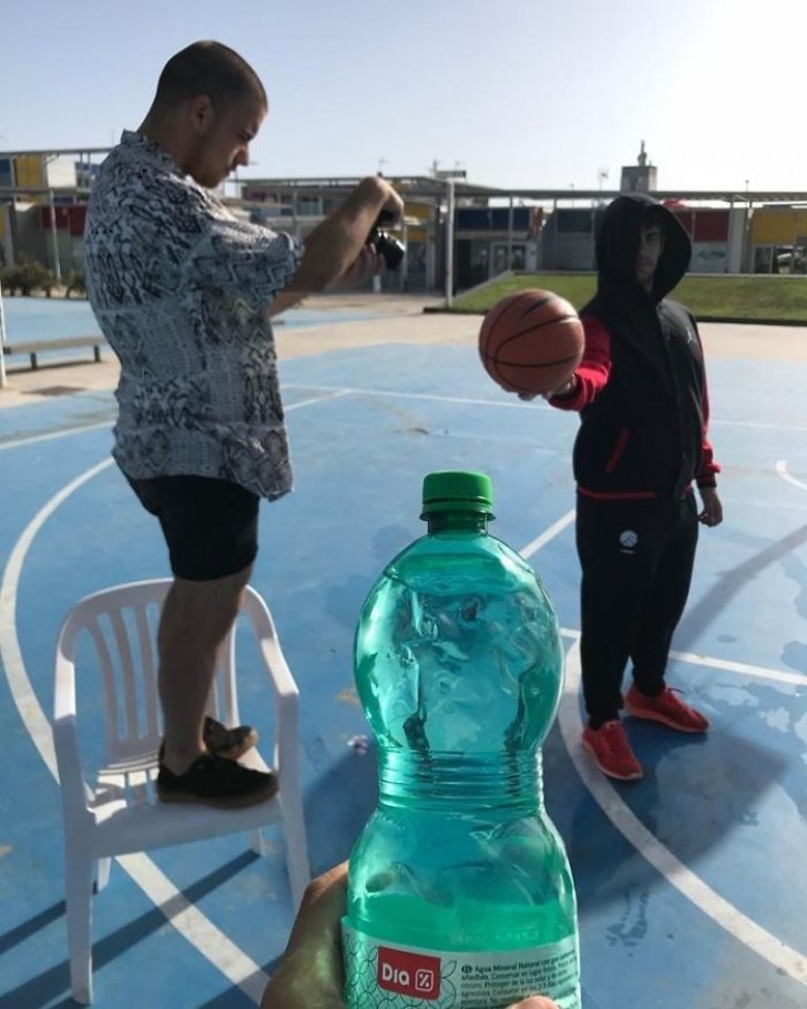 Schau dir die schöne Wirkung von Wasser auf diesen Basketball an!