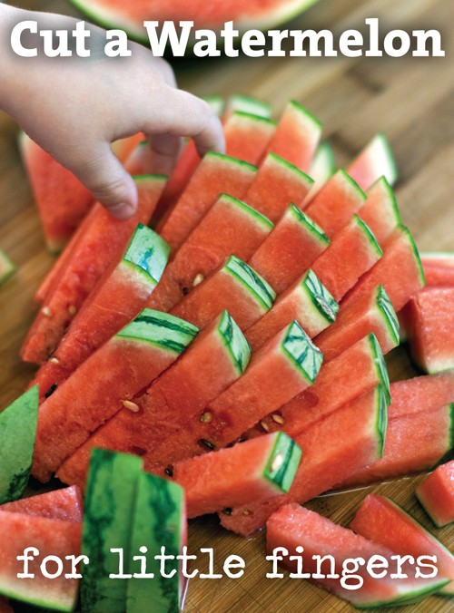 16. Wassermelone zu essen ist immer ein Alptraum! Das Schneiden in Einzelportionsstreifen vermeidet jedoch viele Probleme.