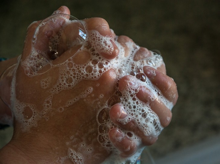 12. La pasta dentifricia è utile come sapone per le mani, soprattutto per eliminare gli odori forti