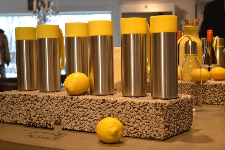 13. Pulisci e deodora il thermos sciacquandolo energicamente con acqua e dentifricio