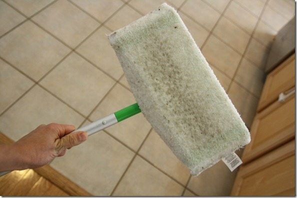 4. Un pratico panno per pulire: cattura lo sporco e asciuga... il tutto a costo zero!