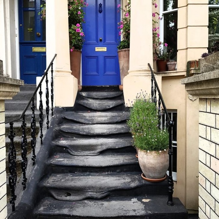 3. Stufen, die vor einem Londoner Haus schmelzen