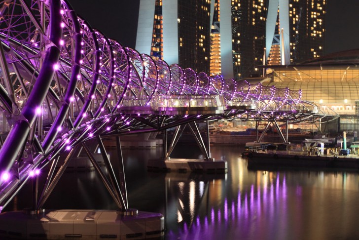 6. L'Helix Bridge à Singapour a la forme d'ADN