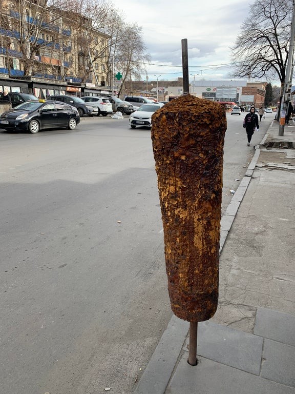 15. Se vi viene voglia di kebab quando siete fuori, qui potrete trovarlo direttamente in strada. Peccato sia un po' arrugginito!