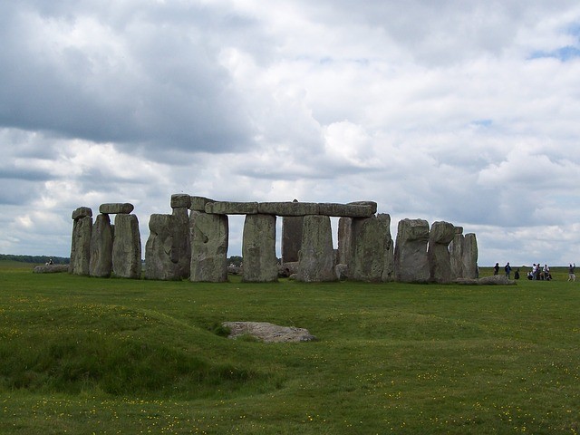 6. Il a fallu environ 1500 ans pour construire le site mystérieux de Stonehenge....