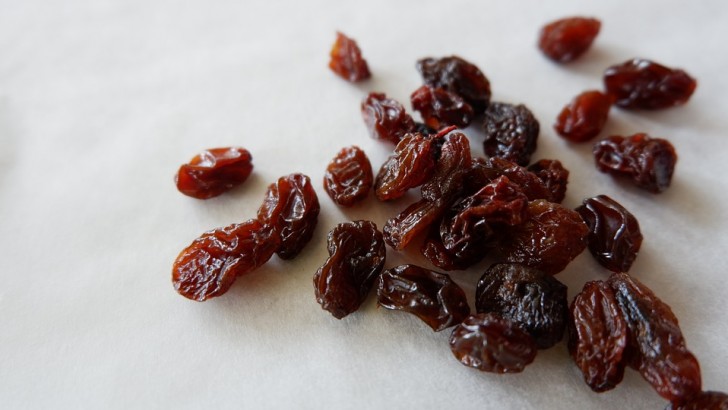 Learn how to prepare raisin water! A powerful natural detoxifying agent for the liver - 1
