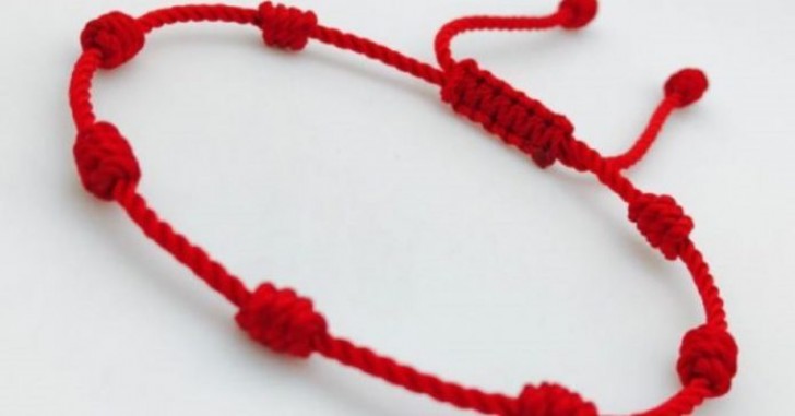 Here is the meaning of wearing a red thread bracelet with seven knots on your left wrist - 1