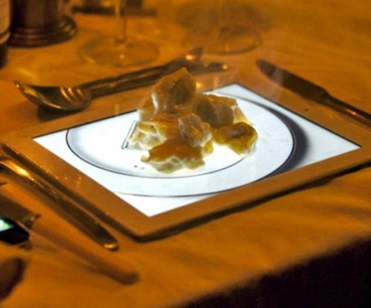 1. Une tarte aux pommes décomposée servie sur l'image d'une assiette imaginaire... sur un iPad. Pourquoi ?