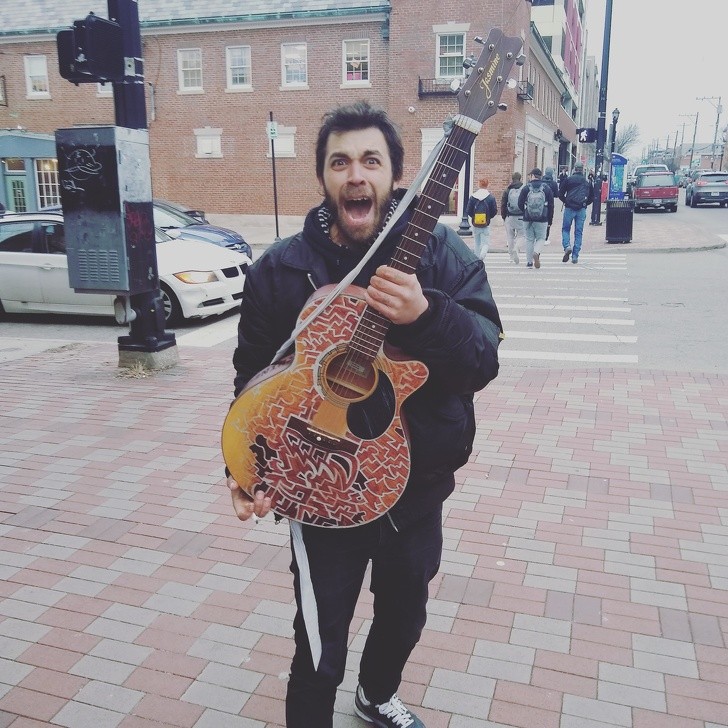 1. "Ecco la reazione di un musicista senzatetto quando gli ho donato la mia vecchia chitarra"
