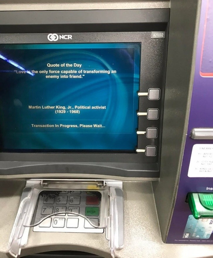 10. Während Sie warten, wird der Geldautomat Sie mit dem Angebot des Tages erfreuen.