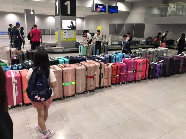 9. A l'aéroport, pour faciliter la recherche de vos bagages, les valises sont organisées par couleur !