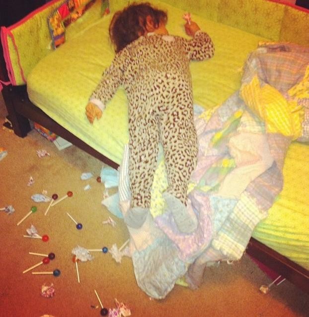 3. Ma fille de 2 ans a ouvert toutes ses sucettes au lieu de dormir...