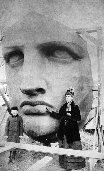 6. Voici à quel point la tête de la Statue de la Liberté est grande