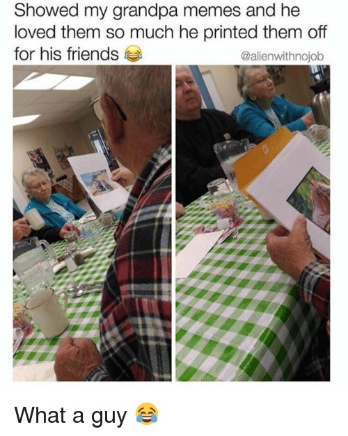 Il nonno si è così divertito a leggere i meme dal cellulare del nipote che ha deciso di stamparli per farli leggere ai suoi amici!