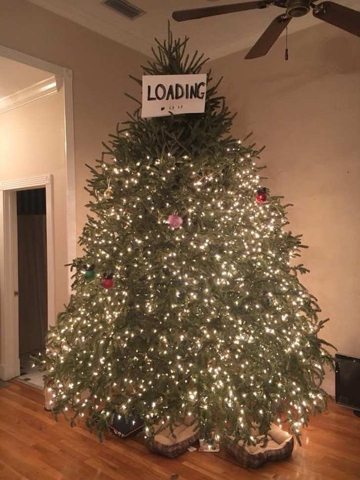 Une solution brillante et amusante pour tous ceux qui n'arrivent pas à décorer l'arbre de Noël parce que trop... petits !