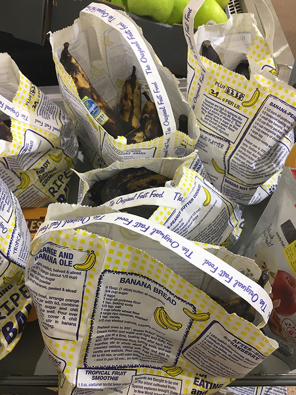 10. Ce magasin vend les bananes les plus mûres dans des sacs recyclables avec la recette du pain aux bananes.