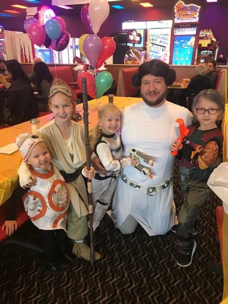 6. A "Star Wars" theme party organized by the father of these 4 children!