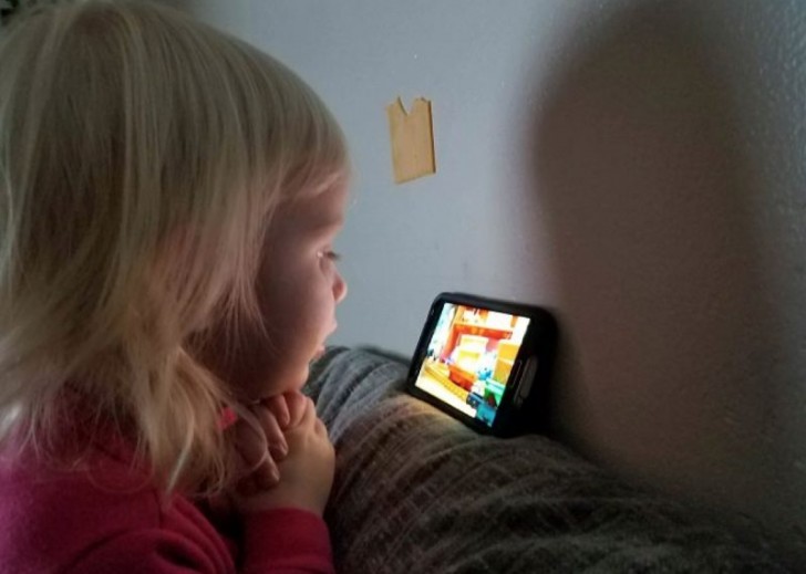 11. "J'ai donné une tranche de fromage à ma fille de 2 ans pendant qu'elle regardait des dessins animés. Une minute plus tard, je suis allé voir si elle l'avait mangée... "