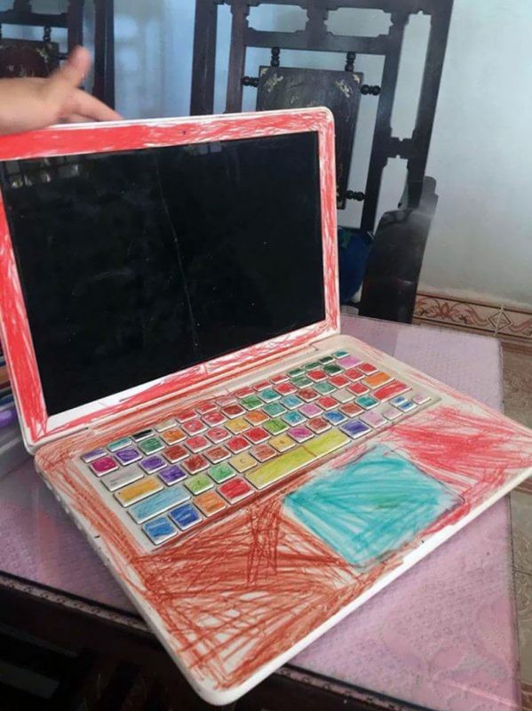 2. Un buon motivo per non lasciare mai tuo figlio e il tuo laptop nella stessa stanza