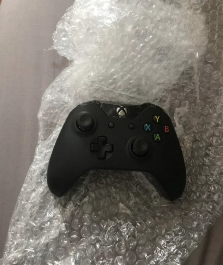 8. "I told an online friend that I wouldn't be able to play next time because my video game controller was broken and I couldn't afford a new one. He asked me for my address and this is what I received today by mail!"