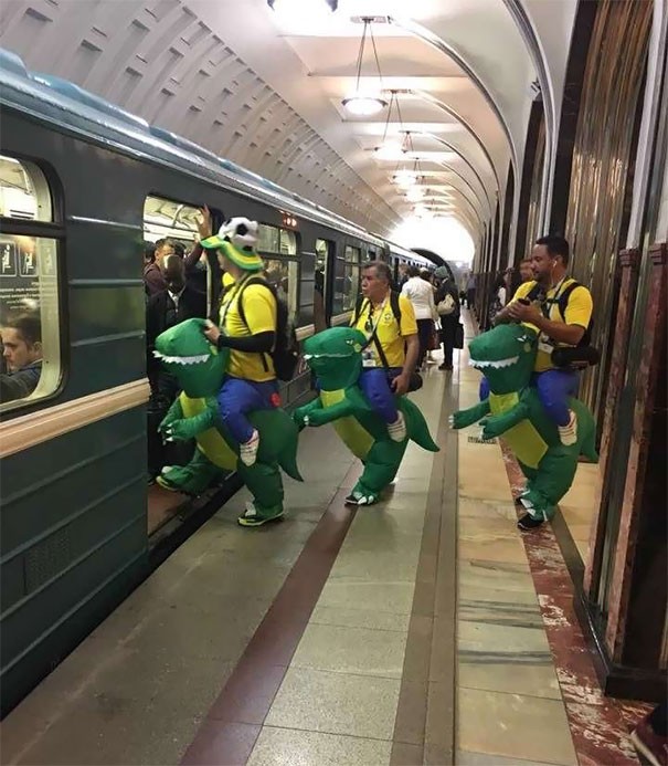 5. Brazilianen in de metro van Moskou...