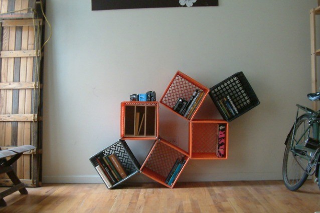 3. Fissatele al muro per creare una libreria stravagante
