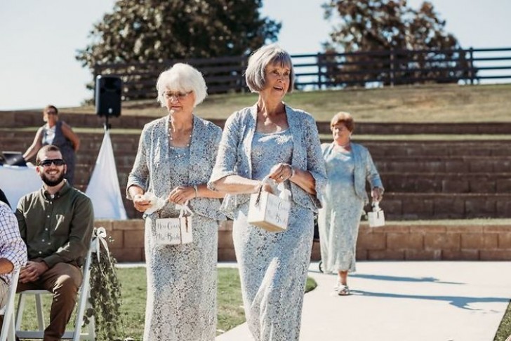 ...à laquelle s'ajoutent la grand-mère maternelle et la grand-mère paternelle de la mariée, respectivement âgées de 70 et 76 ans...