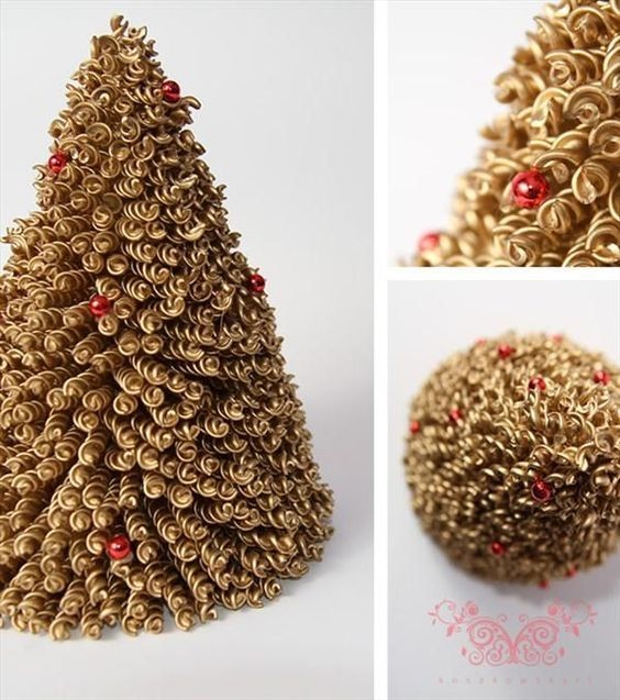 15. Usando i fusilli, l'albero di Natale di pasta avrà un aspetto più stravagante