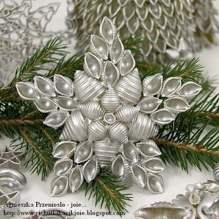 5. Conchiglie dipinte d'argento, che faranno un figurone sull'albero