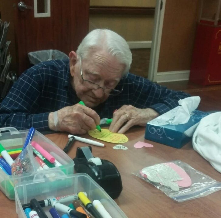 Il nonno di 92 anni che scrive una lettere d'amore alla nonna di 93 anni!