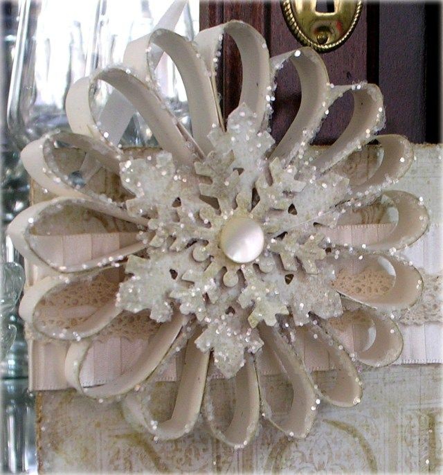20. Cristalli di neve: col cartone è divertente ricreare queste strabilianti geometrie della natura!
