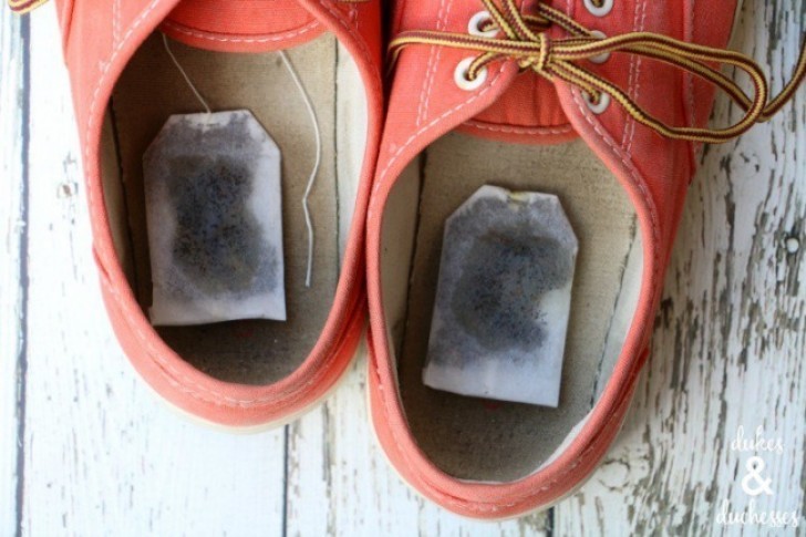18. Per eliminare l''odore sgradevole delle scarpe vecchie lasciate al loro interno bustine di tè