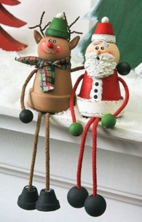 8. Con l'aiuto di un cordino potrete creare le gambe e le braccia di Babbo Natale e della sua fedele renna Rudolph