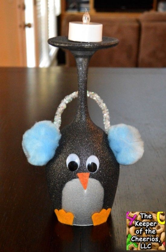 2. Se volete, potete aggiungere glitter e occhi pazzi, come per questo adorabile pinguino