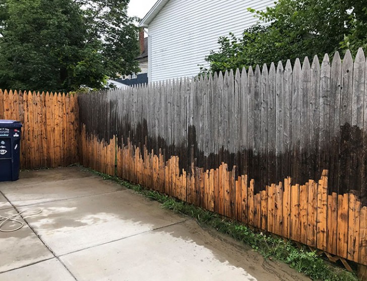 16. "Je pensais que la clôture en bois s'était ternie à ce moment-là. Puis j'ai emprunté un nettoyeur haute pression et j'ai compris."