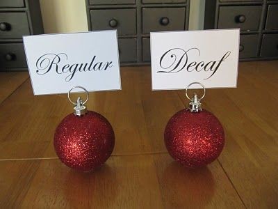 9. Rapidissimo: rubate ornamenti all'albero di Natale!