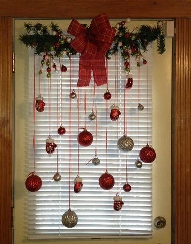 11. Una semplice composizione natalizia alle finestre