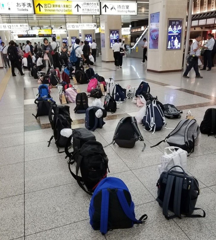 14. Reisende können ihre Rucksäcke im Gepäckraum der Station lassen, ohne Angst zu haben, dass sie gestohlen werden.