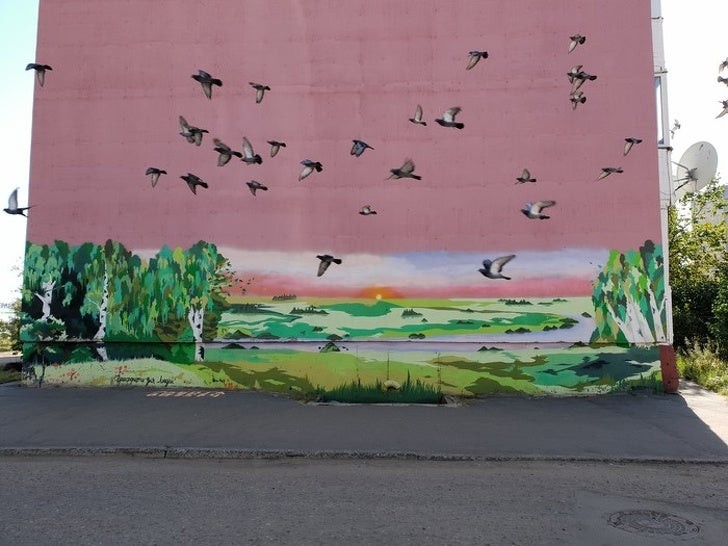 Nessun timore, gli uccelli al centro sono soltanto dipinti...