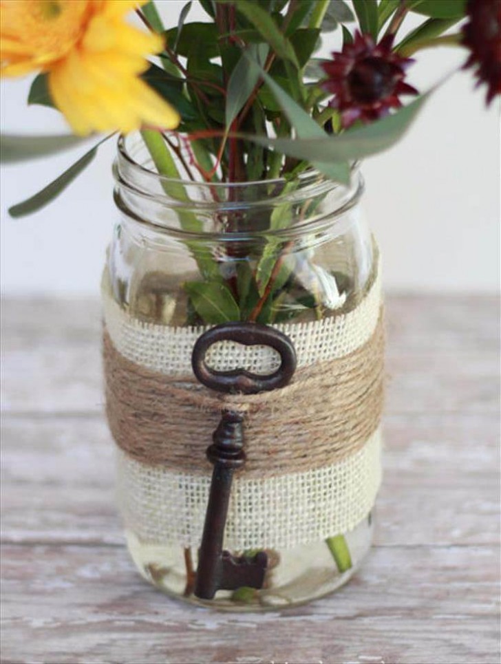 5. Un dettaglio vintage per decorare un vaso di fiori