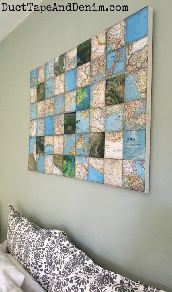 16. Un mosaico di cartine geografiche è la decorazione da parete ideale per gli amanti del viaggio