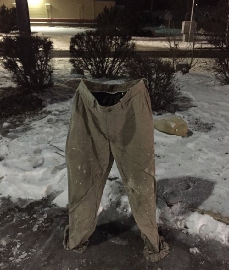 Si glacé que ce pantalon se tient debout... tout seul !